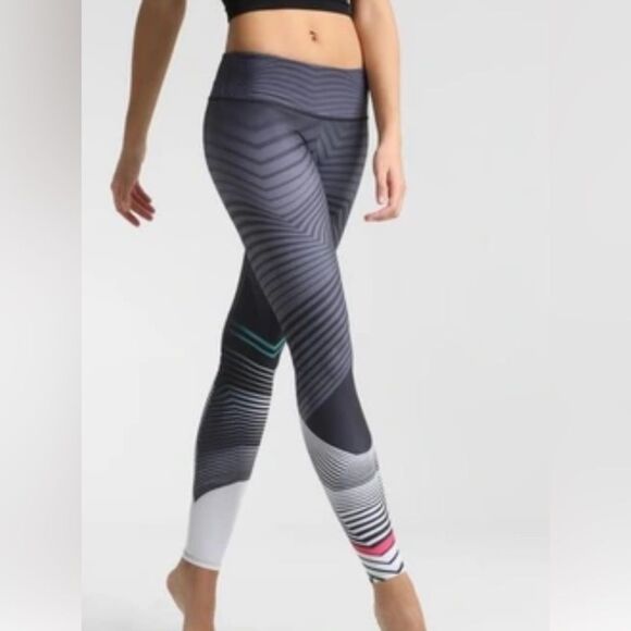 Onzie Graphic Leggings. XS and M/L - Picture 2 of 12